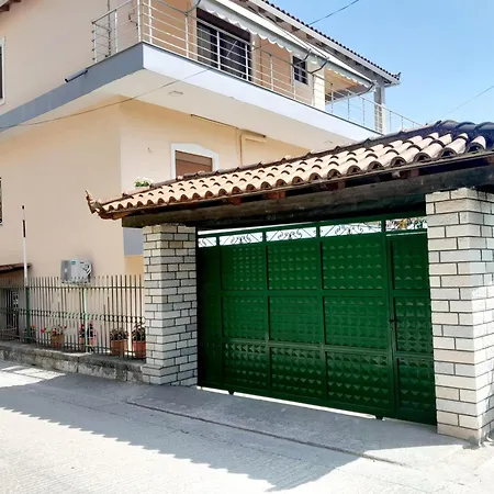Vakantiehuis George's Gjirokastër